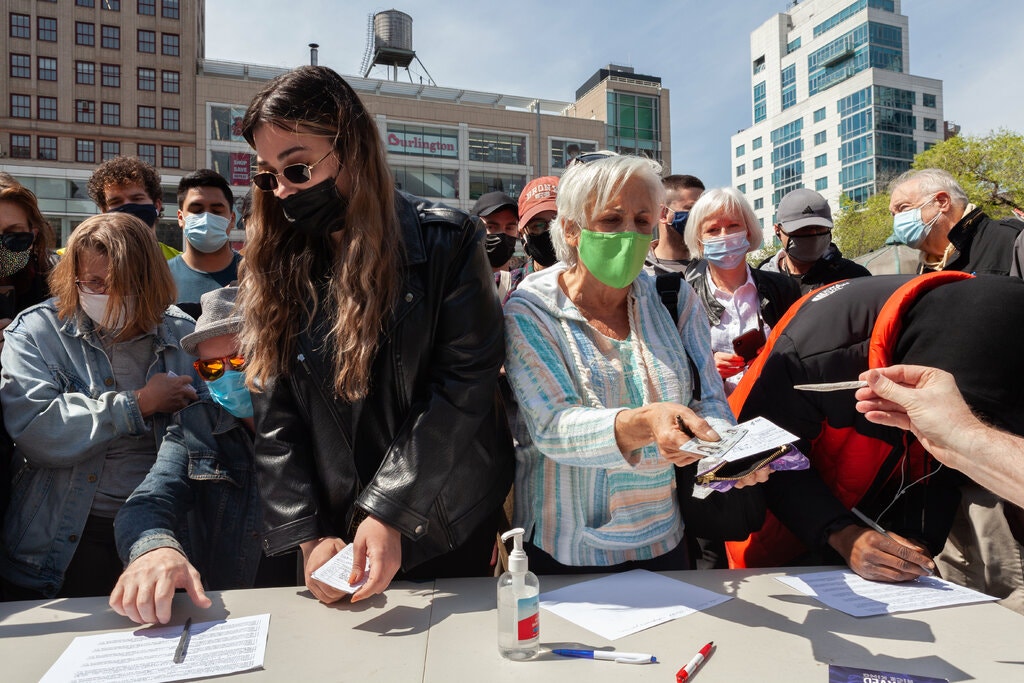 Joints for Jabs was held in New York in Union Square. Free joints were distributed to people who could prove they had received a coronavirus vaccine.Credit...Julia Gillard for The New York Times